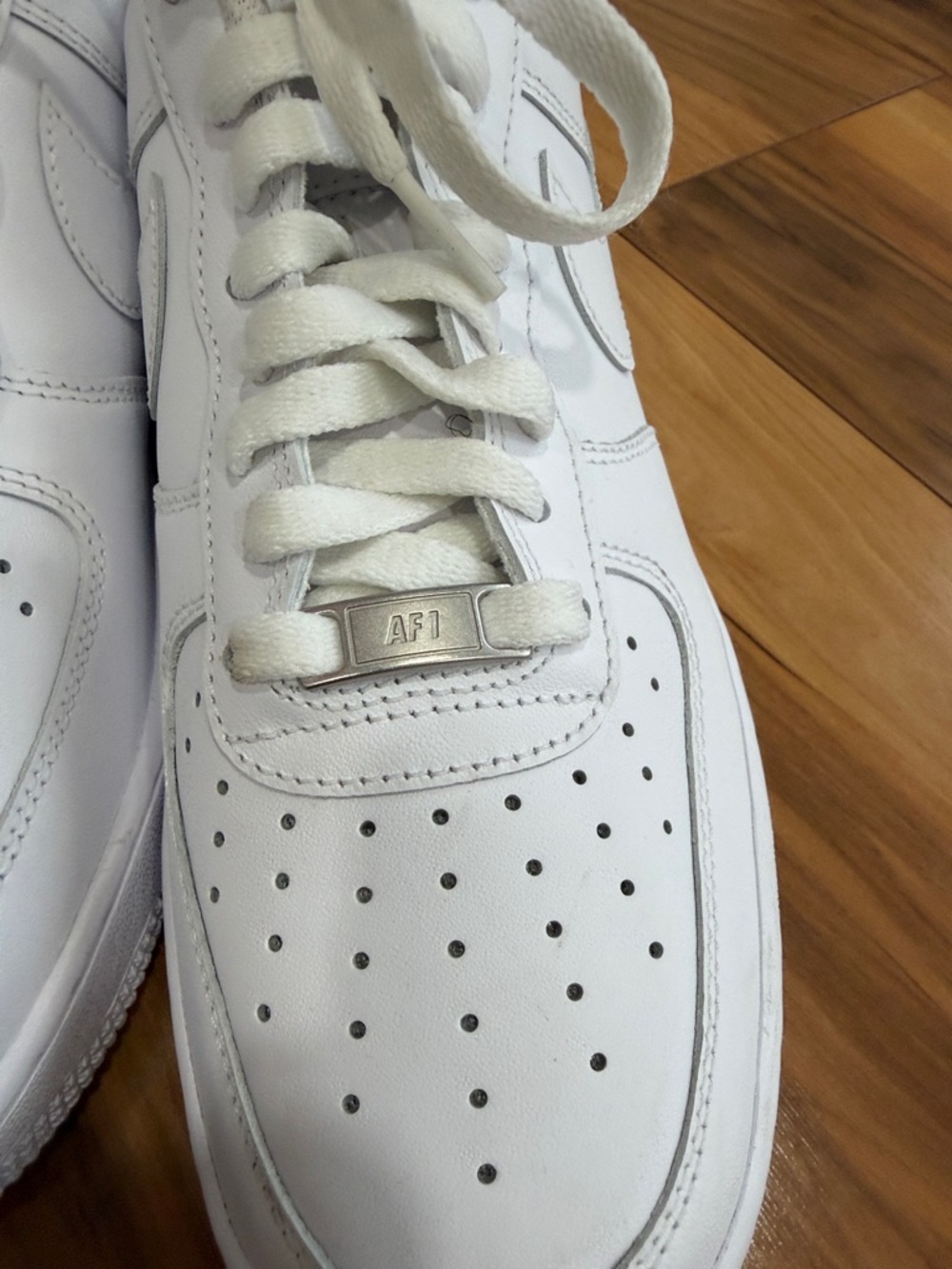 Nike Men’s White Low-Top Leather AF1/Air Forces-sneakers - Picture 3 of 11